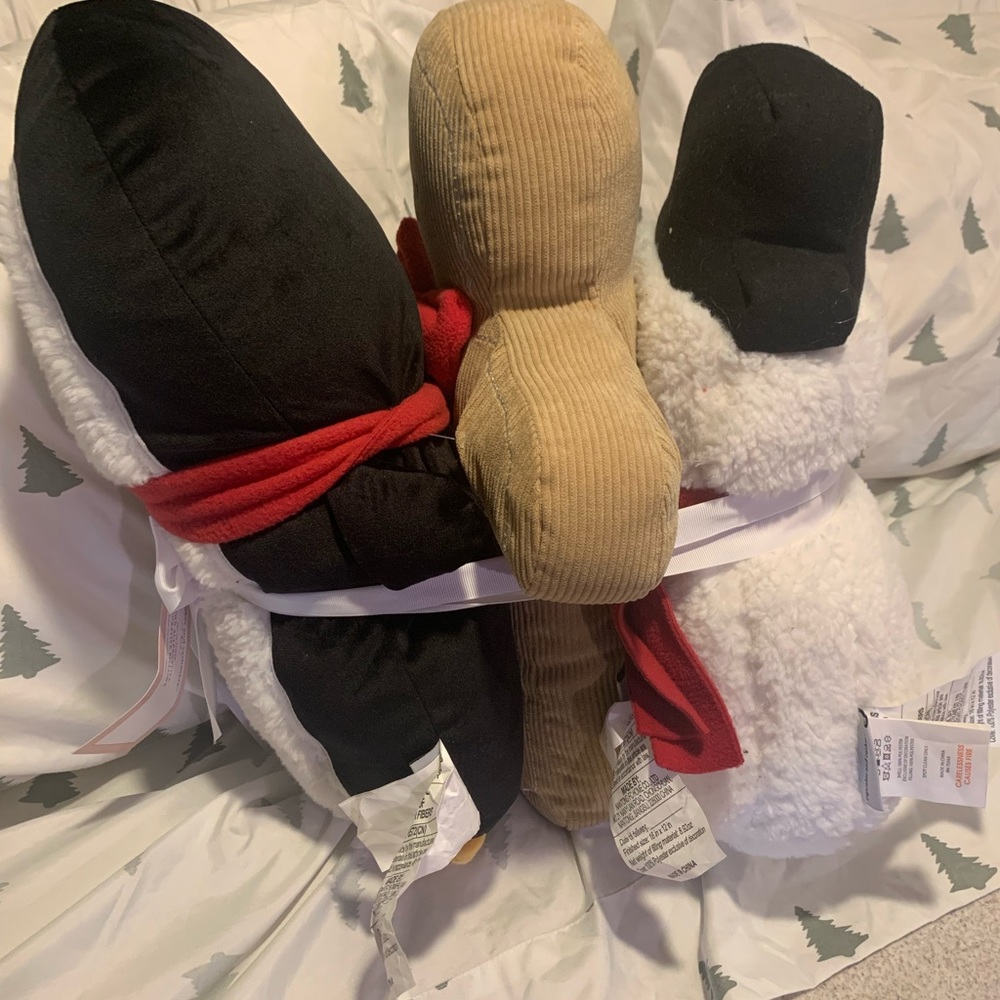 𝗖𝗨𝗣𝗖𝗔𝗞𝗘𝗦 & 𝗖𝗔𝗦𝗠𝗘𝗥𝗘 𝟯 𝗛𝗼𝗹𝗶𝗱𝗮𝘆 𝗧𝗵𝗿𝗼𝘄 𝗣𝗶𝗹𝗹𝗼𝘄𝘀